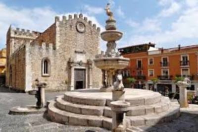 Facciata del Duomo di Taormina (Cattedrale di San Nicola)