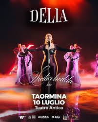 Delia in concerto Sicilia Bedda Tour al Teatro Antico di Taormina.